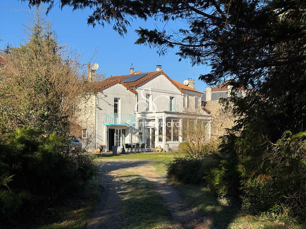 Maison à TOUVRE