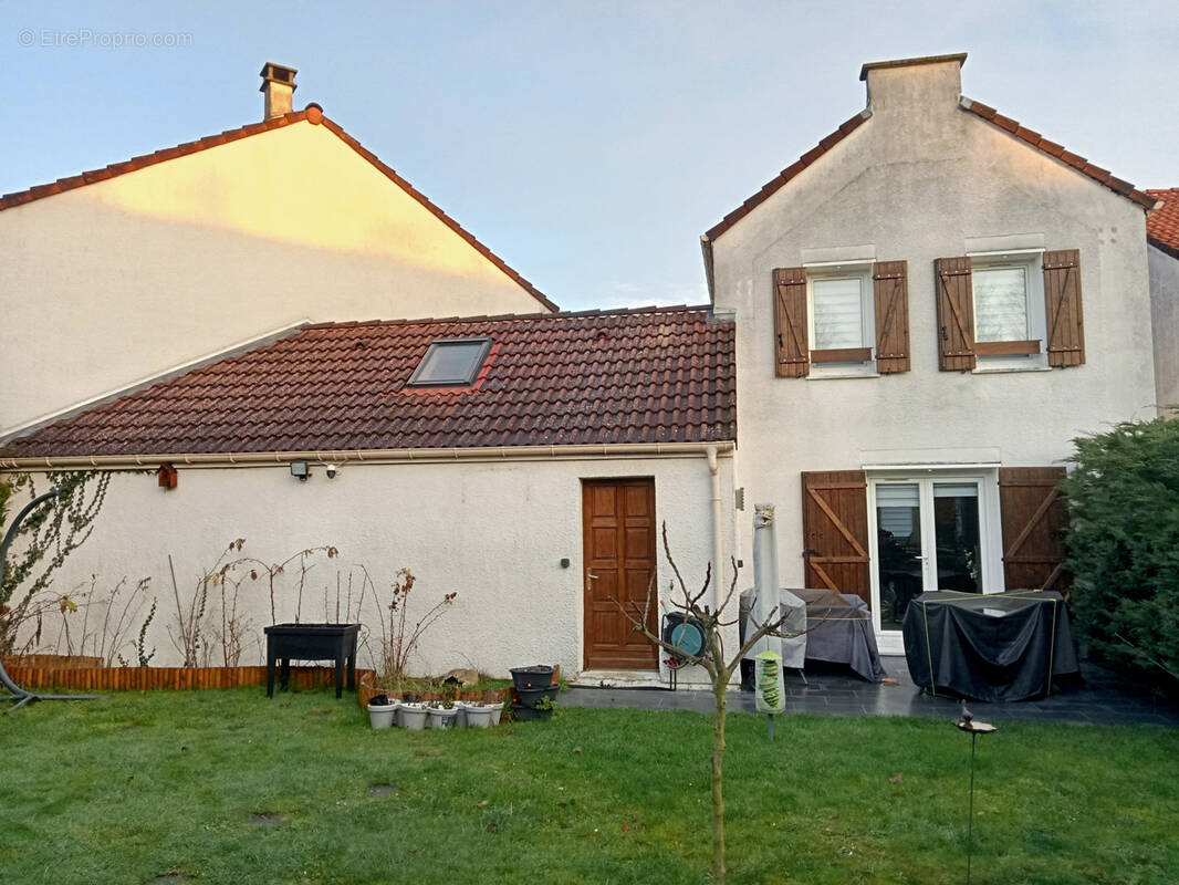 Maison à JOUY-LE-MOUTIER