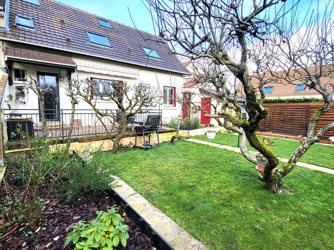 Maison à LES CLAYES-SOUS-BOIS