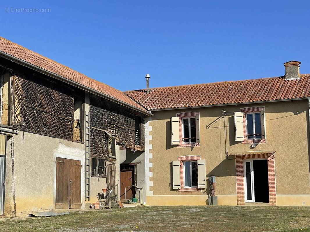 Maison à TRIE-SUR-BAISE