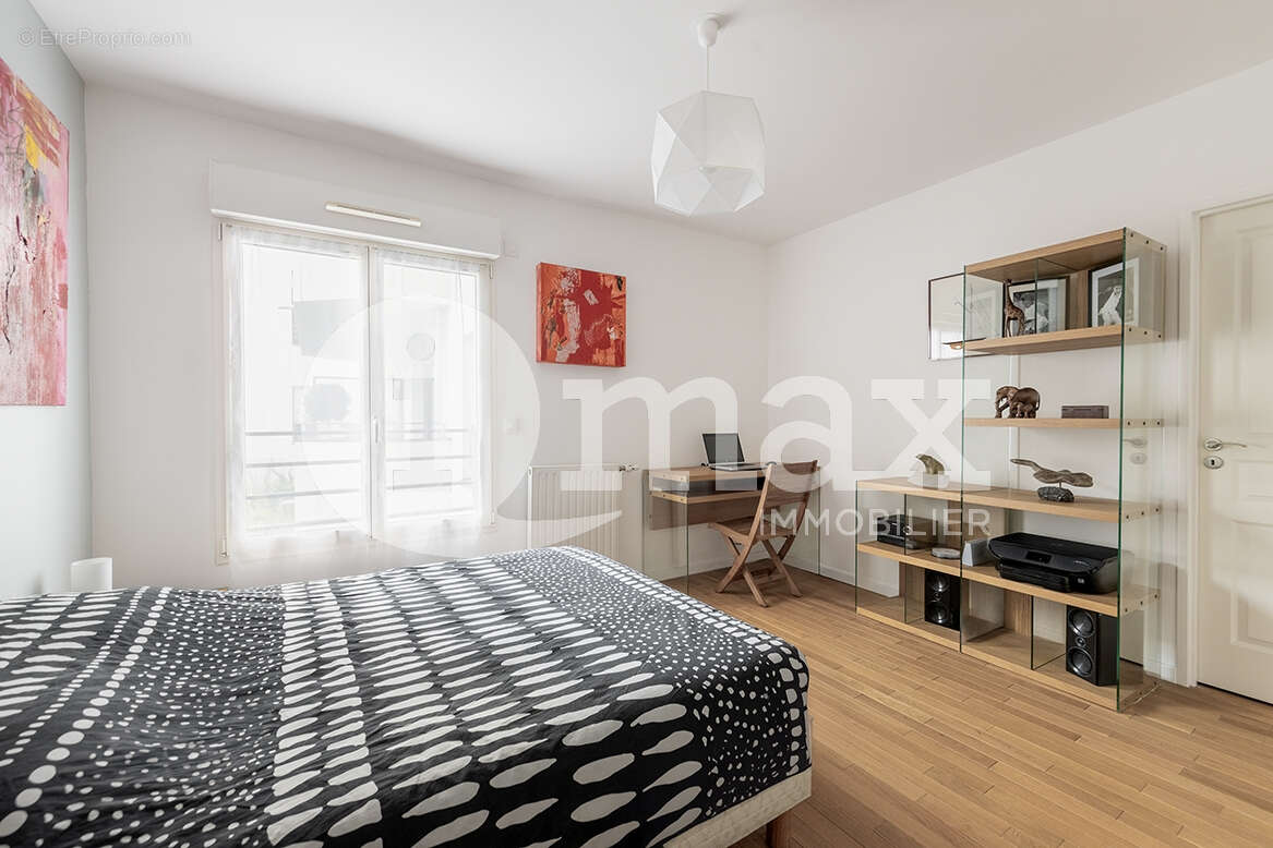 Appartement à LA GARENNE-COLOMBES