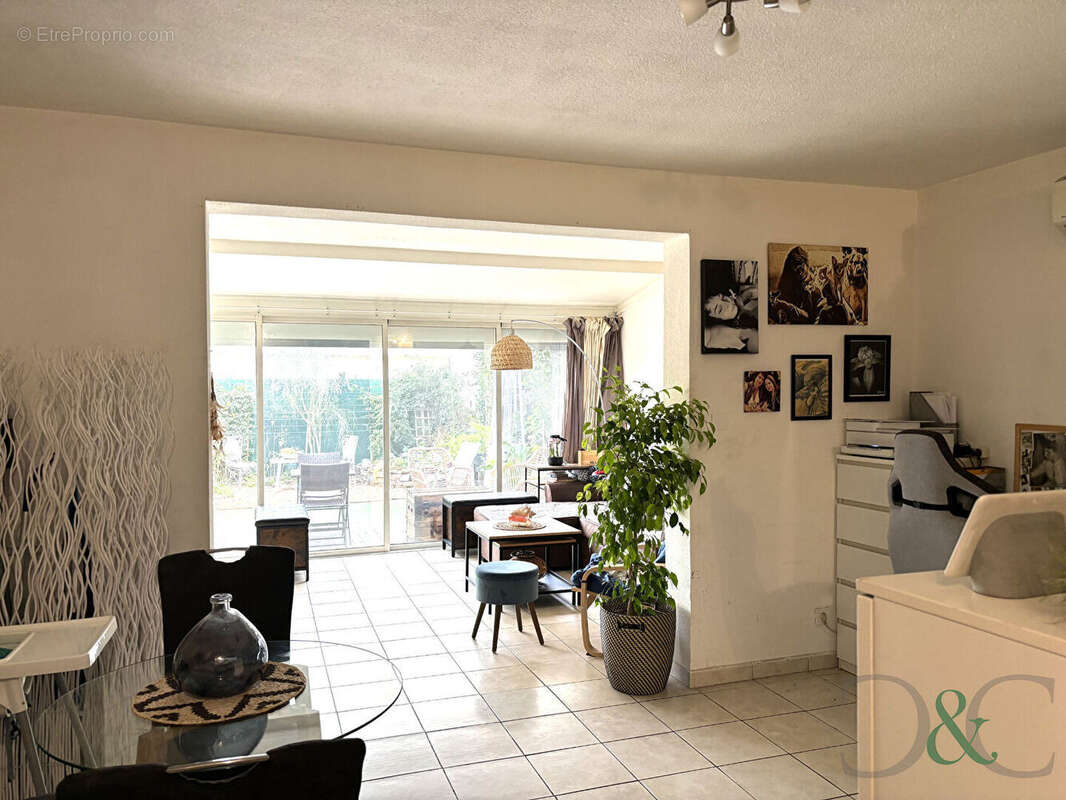 Appartement à BORMES-LES-MIMOSAS