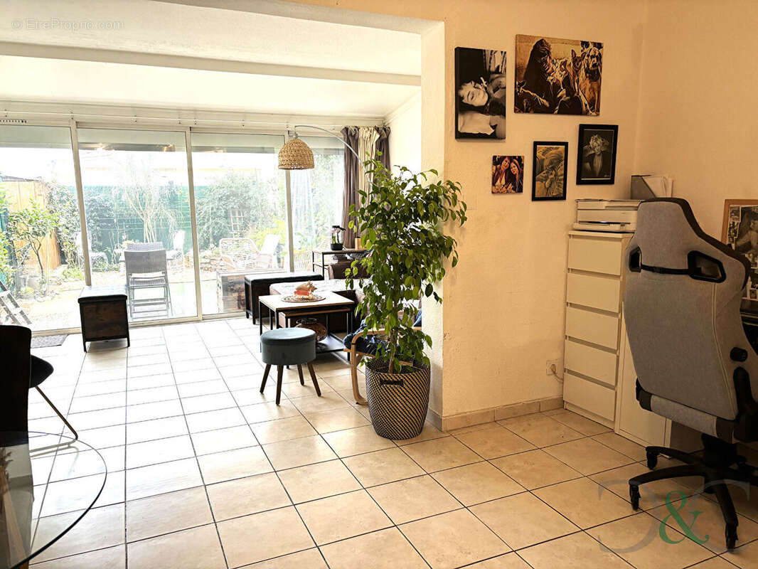 Appartement à BORMES-LES-MIMOSAS