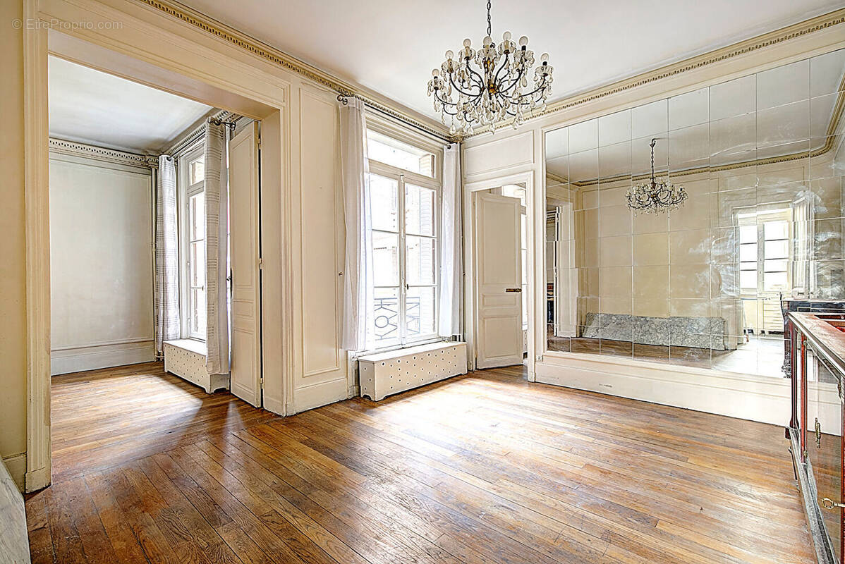 Appartement à PARIS-18E