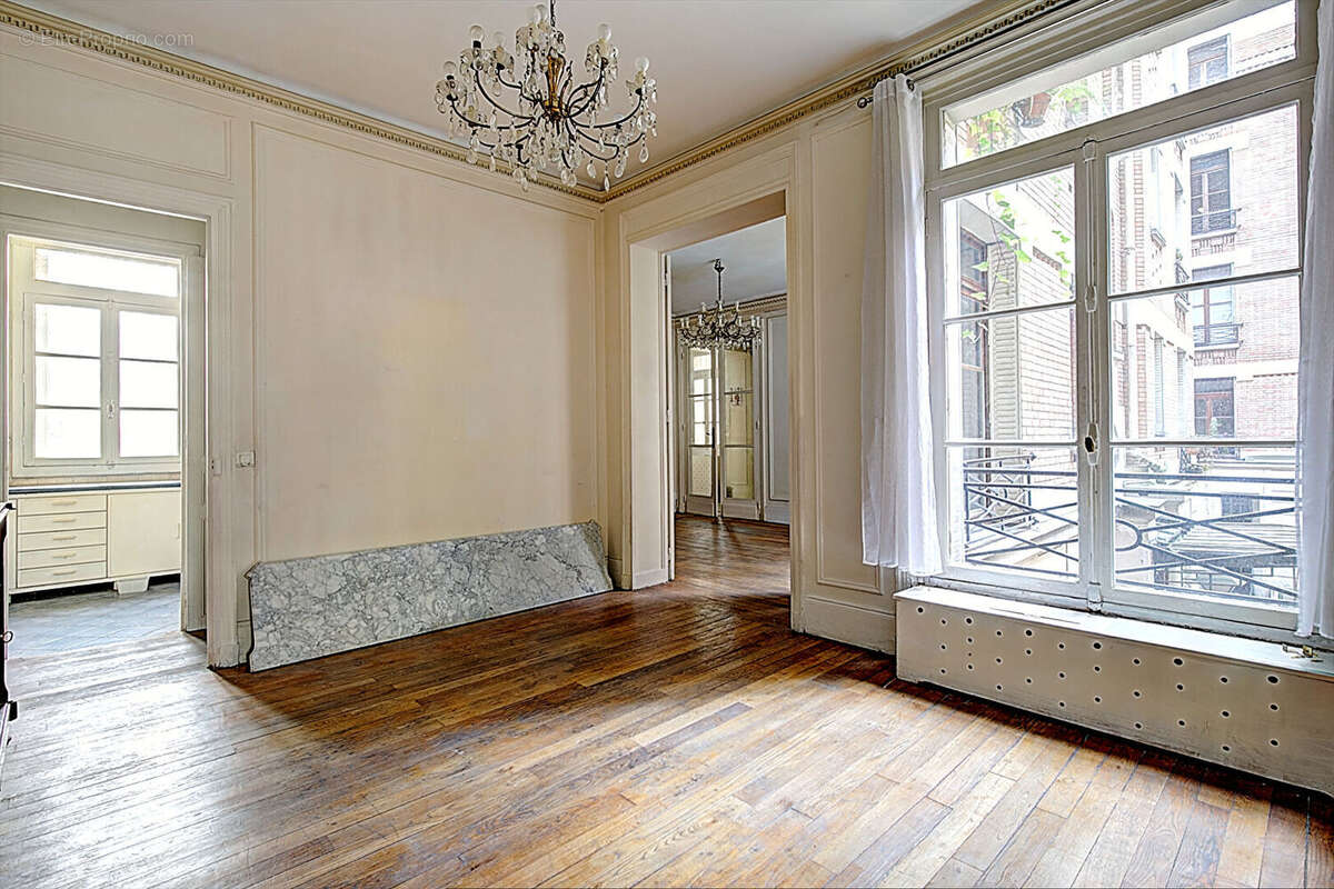 Appartement à PARIS-18E