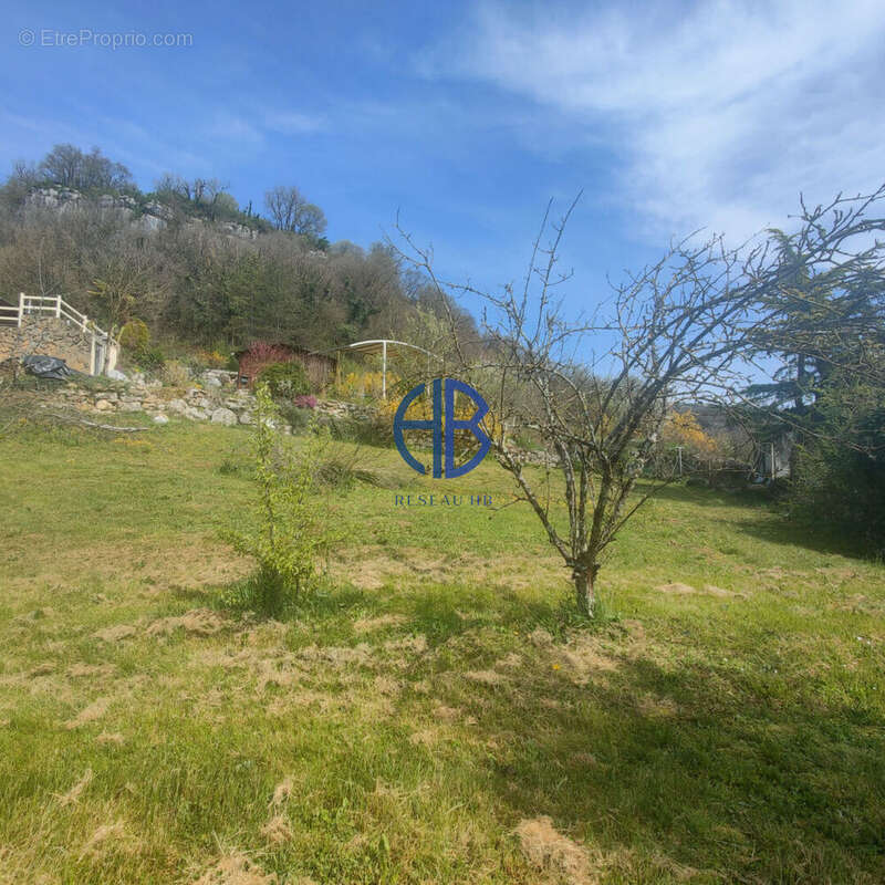 Terrain à MURS-ET-GELIGNIEUX