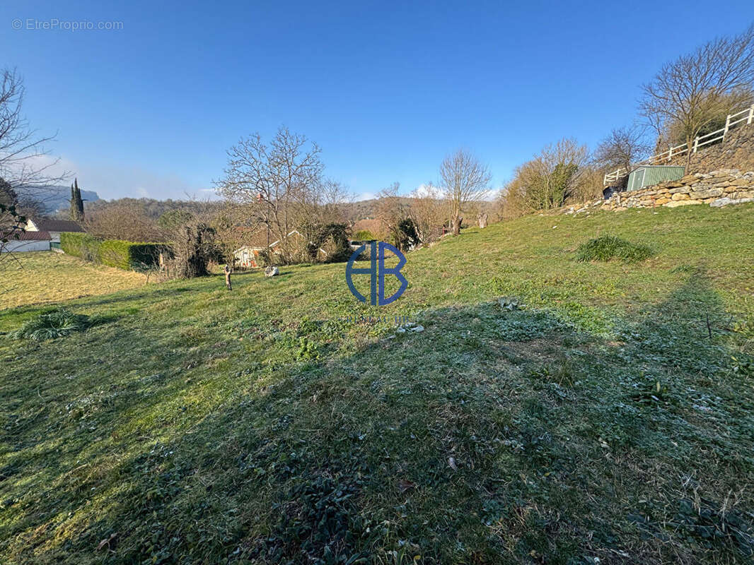 Terrain à MURS-ET-GELIGNIEUX