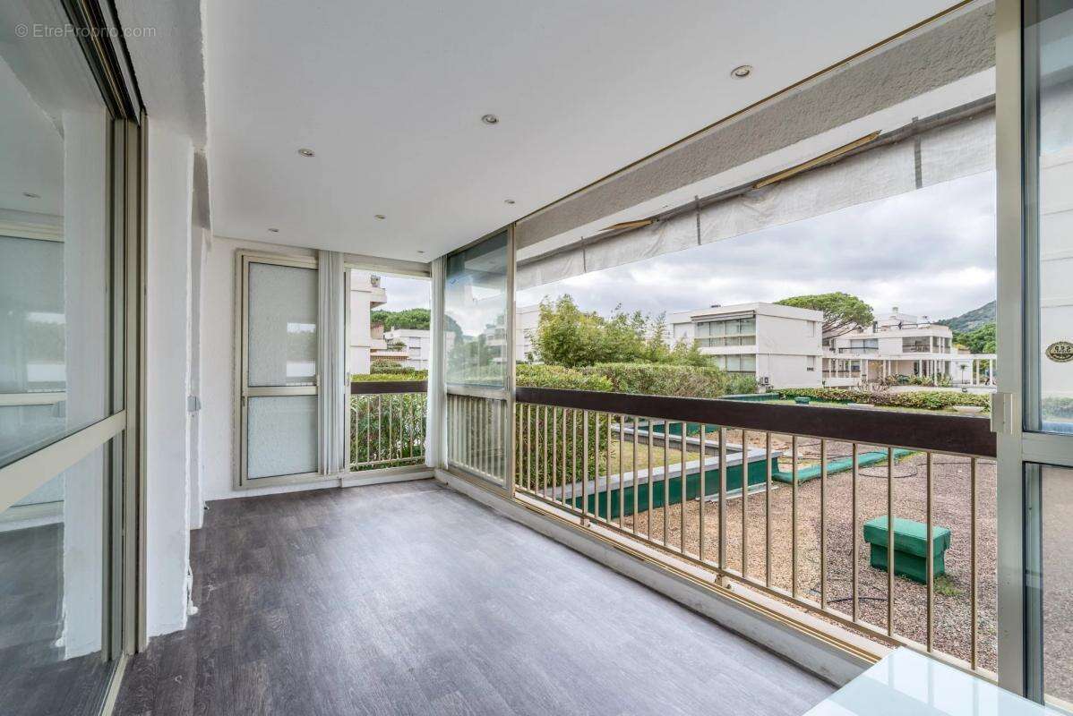 Appartement à MANDELIEU-LA-NAPOULE