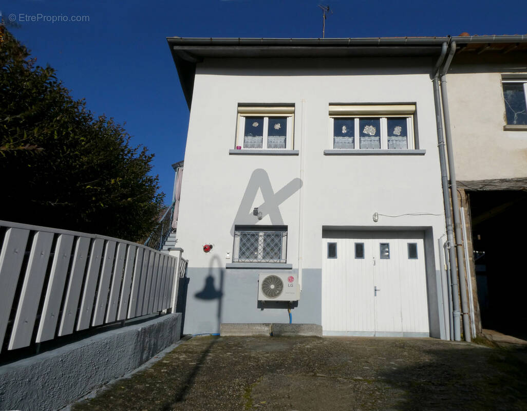 Maison à SAINT-LAURENT-DE-CHAMOUSSET