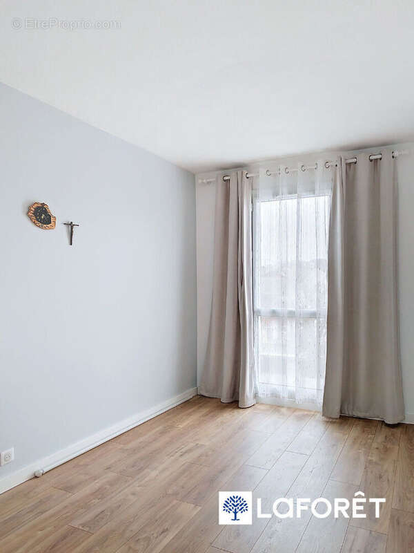 Appartement à FRESNES