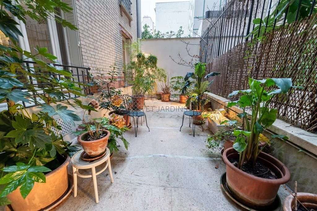 Appartement à PARIS-17E