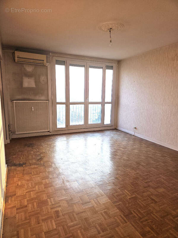 Appartement à PIERRE-BENITE