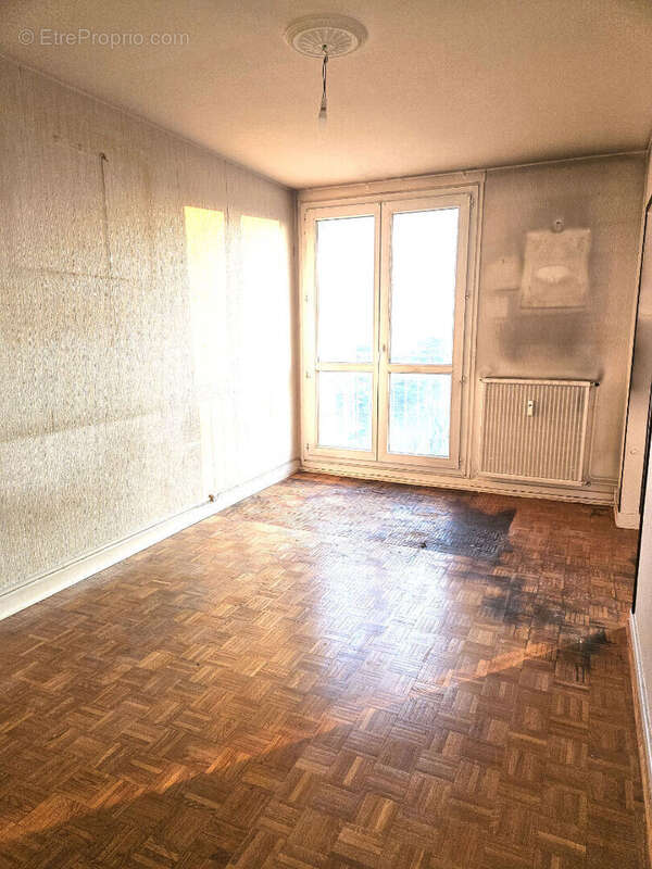 Appartement à PIERRE-BENITE