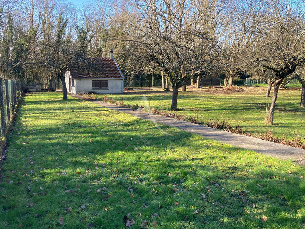 Terrain à BOUSSY-SAINT-ANTOINE