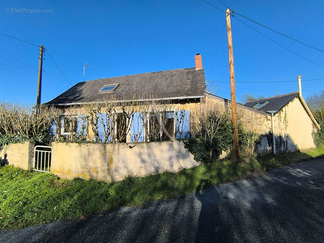 Maison à MONTREUIL-SUR-MAINE