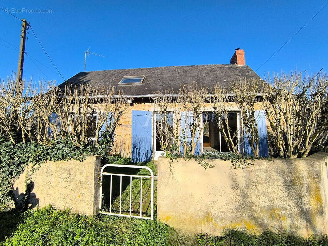 Maison à MONTREUIL-SUR-MAINE