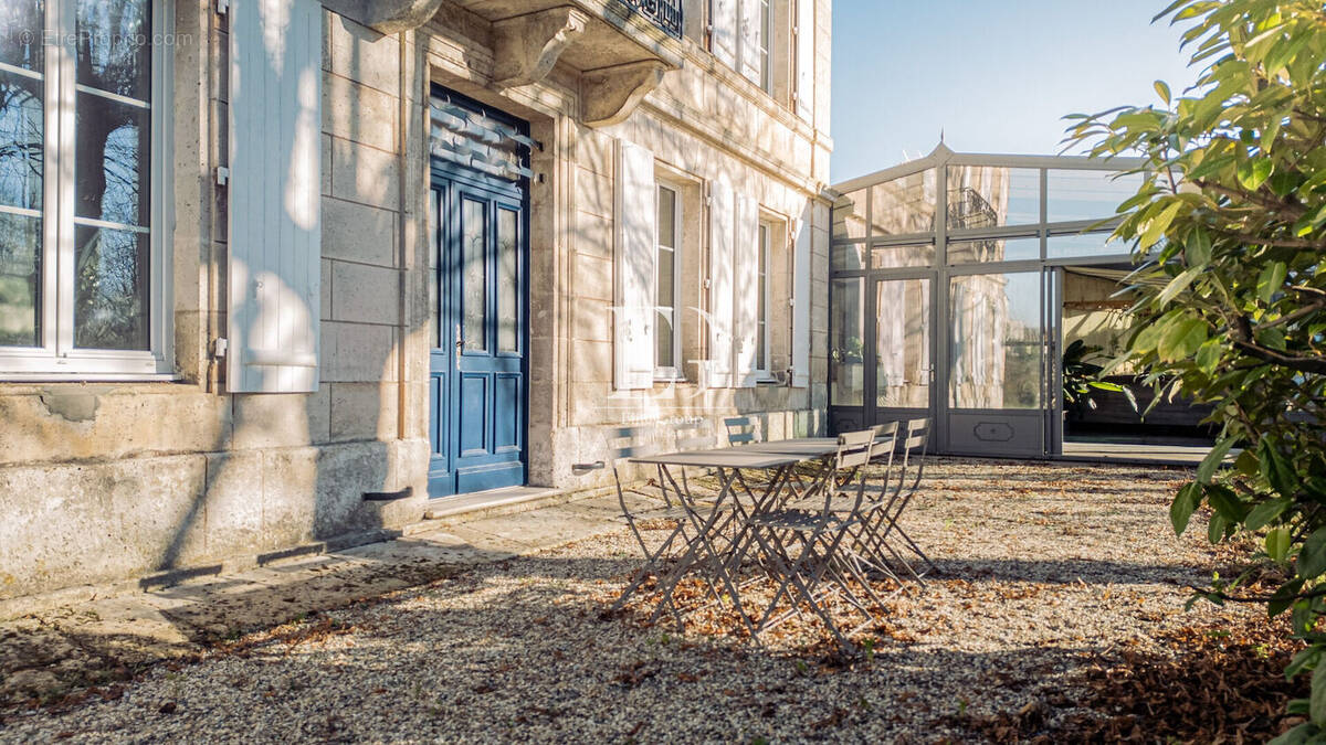 Maison à MAGNAC-SUR-TOUVRE