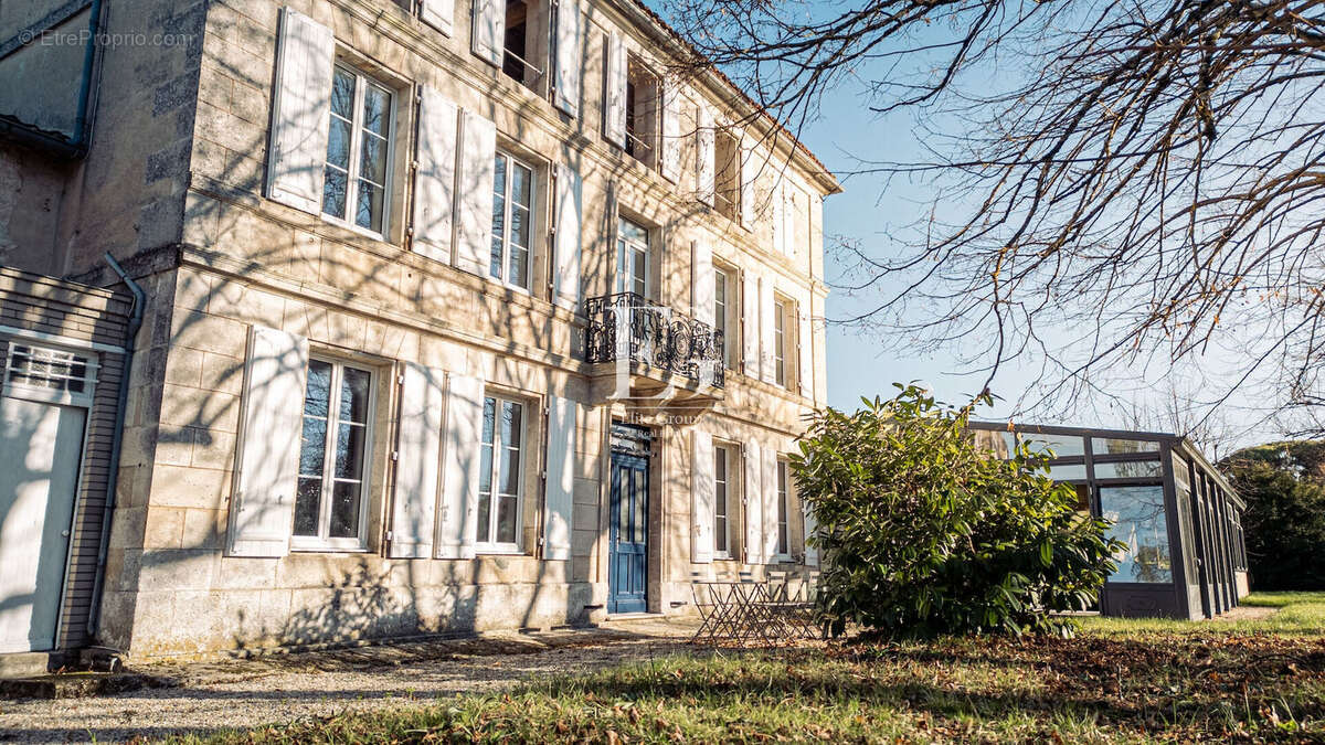 Maison à MAGNAC-SUR-TOUVRE