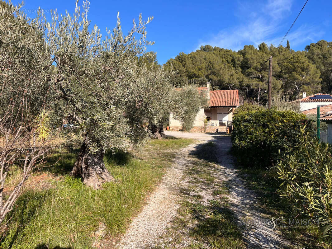 Maison à LE REVEST-LES-EAUX