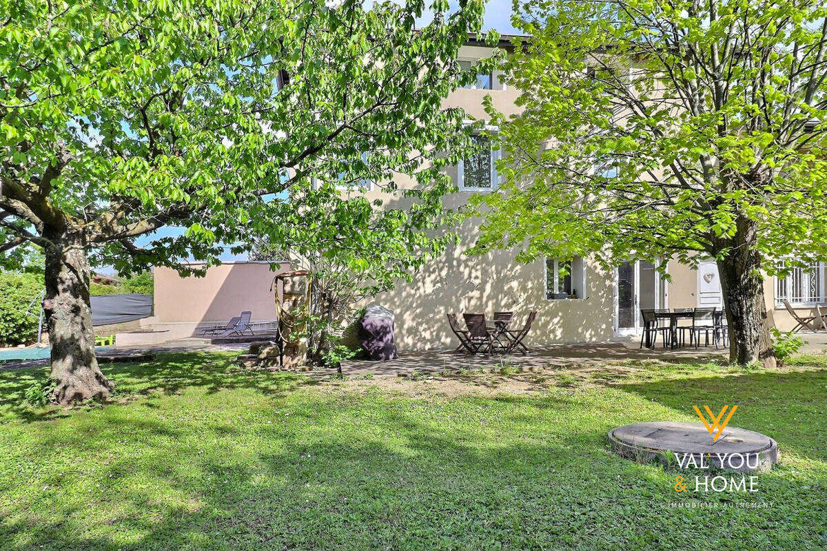 Appartement à SAINT-GENIS-LAVAL