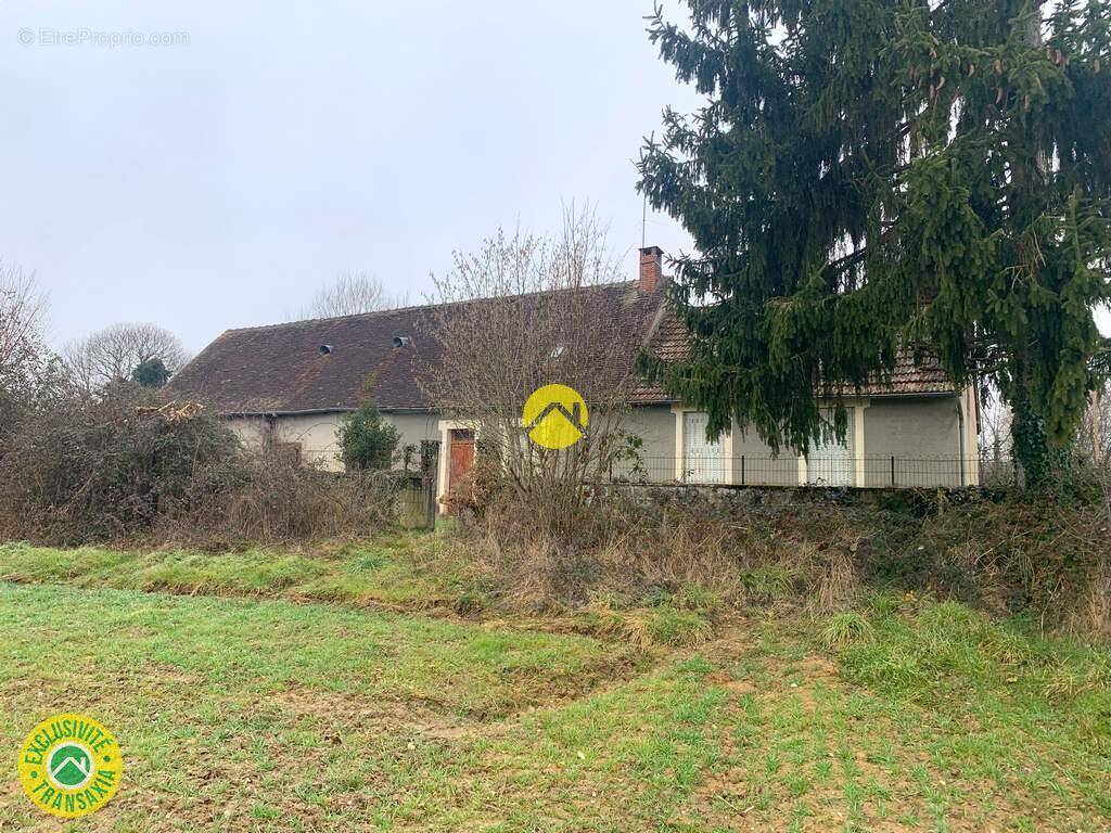 Maison à BOUSSAC