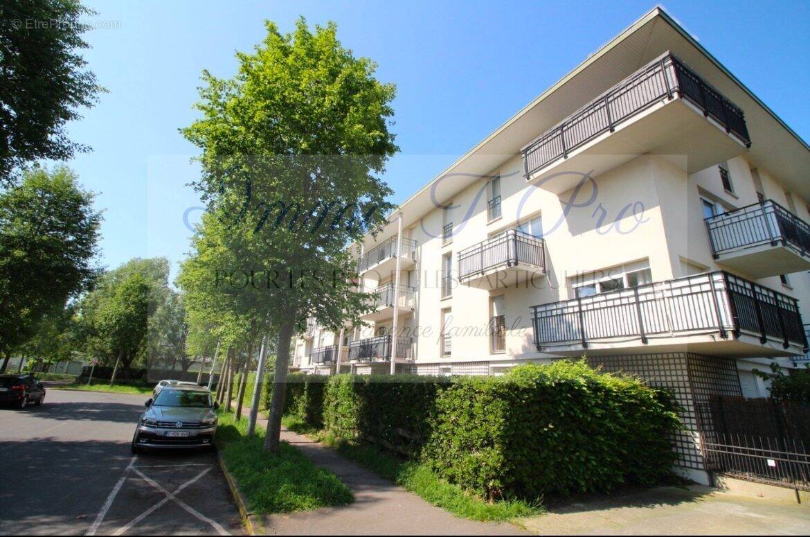 Appartement à SAINTE-GENEVIEVE-DES-BOIS