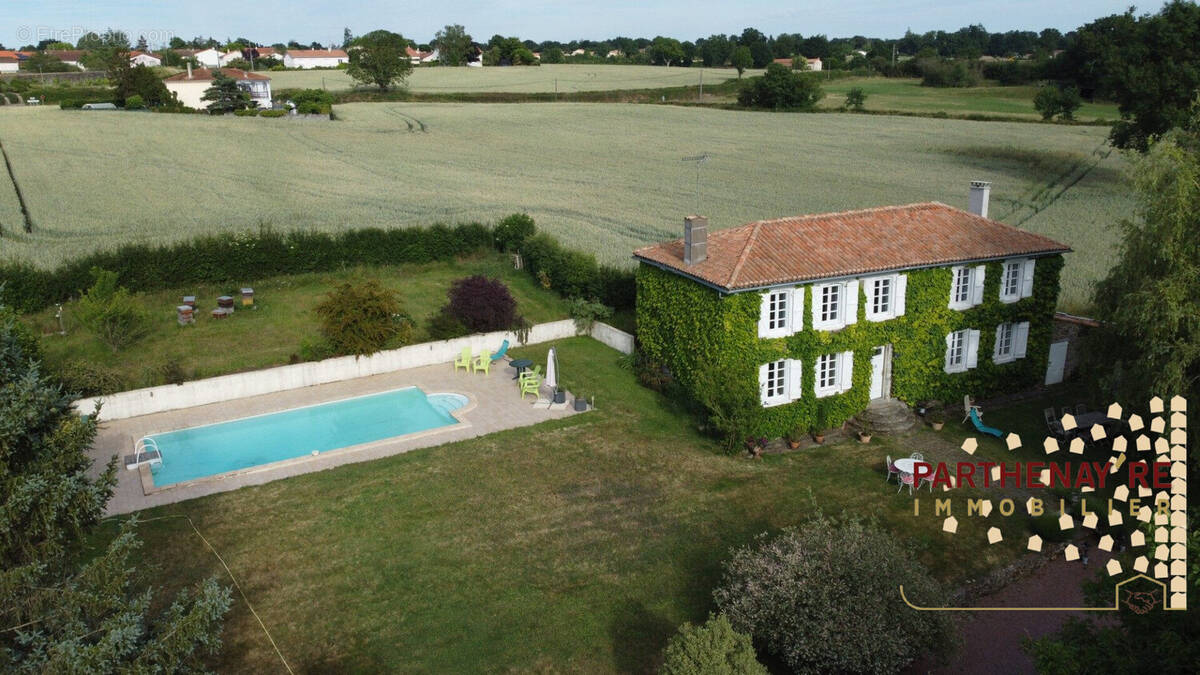 Maison à PARTHENAY