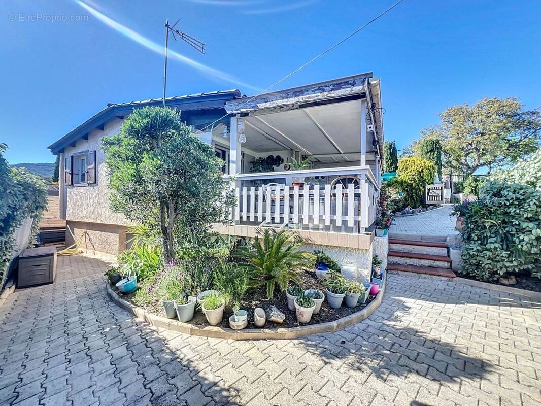 Maison à ROQUEBRUNE-SUR-ARGENS