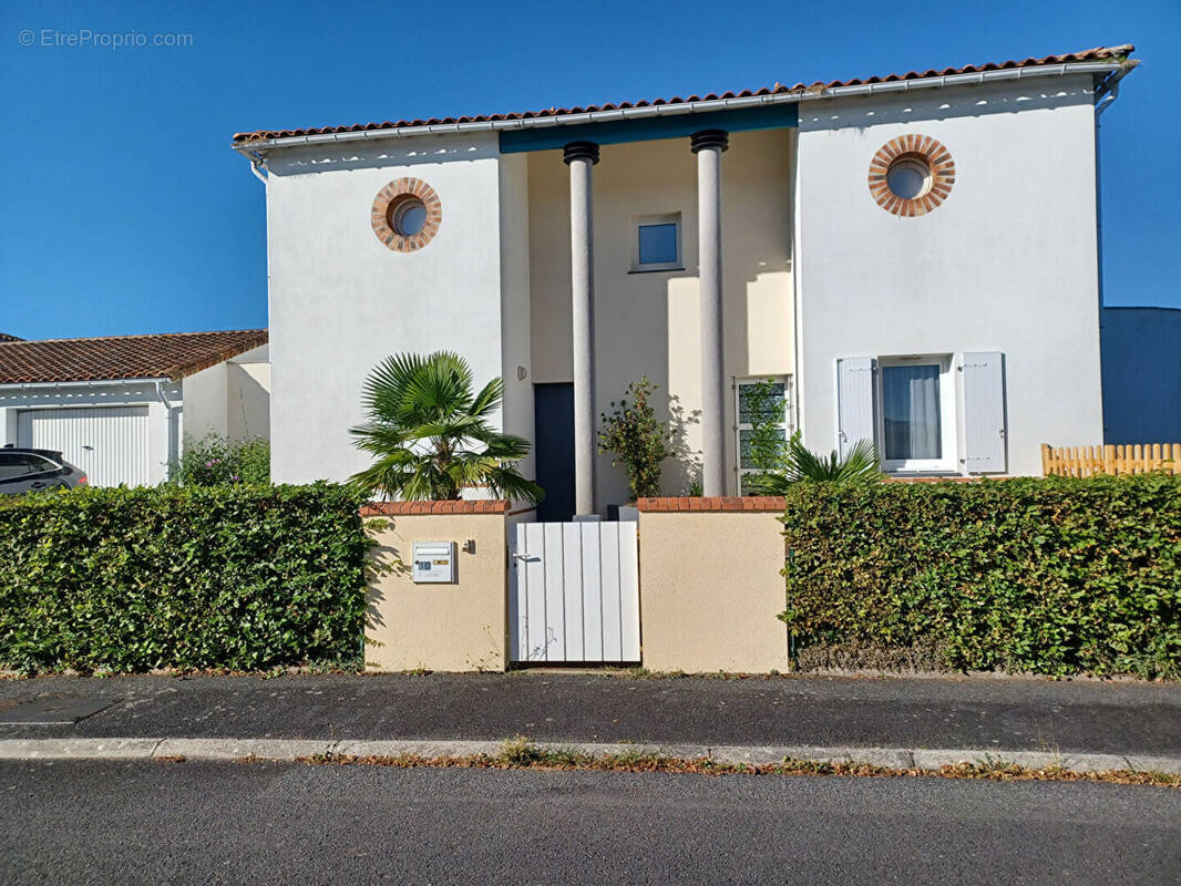 Maison à LUSSAC-LES-CHATEAUX