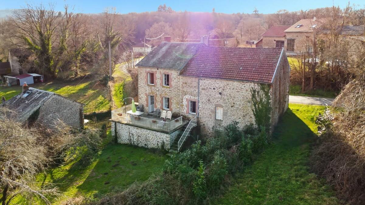 Maison à BERSAC-SUR-RIVALIER