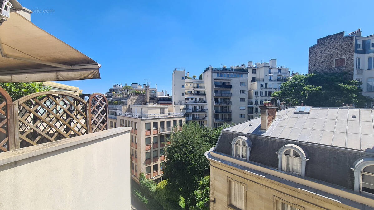 Appartement à PARIS-16E