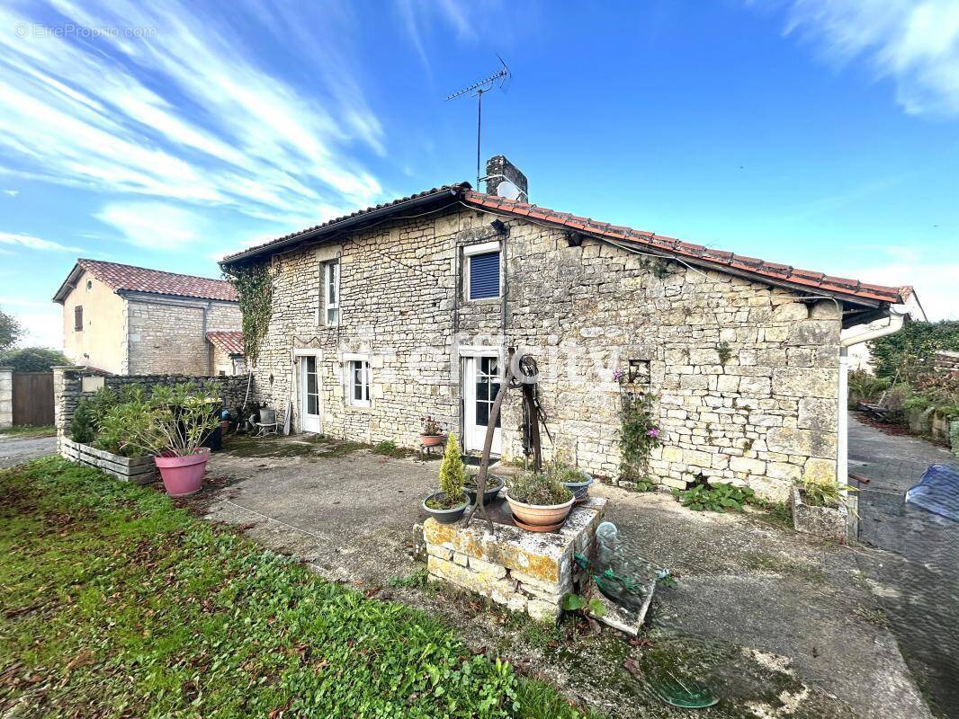 Maison à NANTEUIL-EN-VALLEE