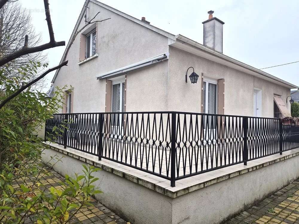 Maison à BEAUNE-LA-ROLANDE