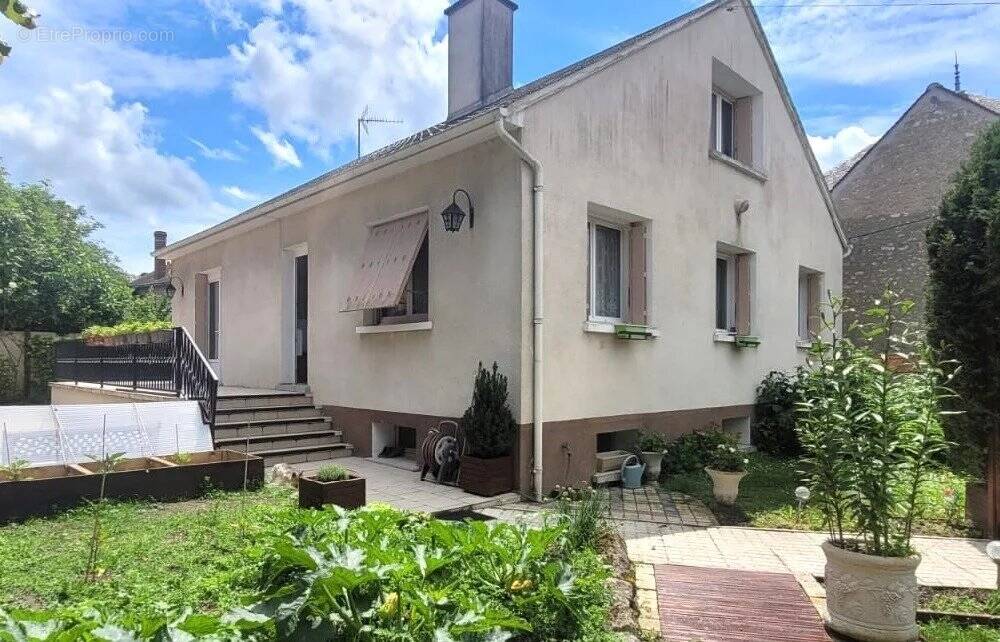 Maison à BEAUNE-LA-ROLANDE