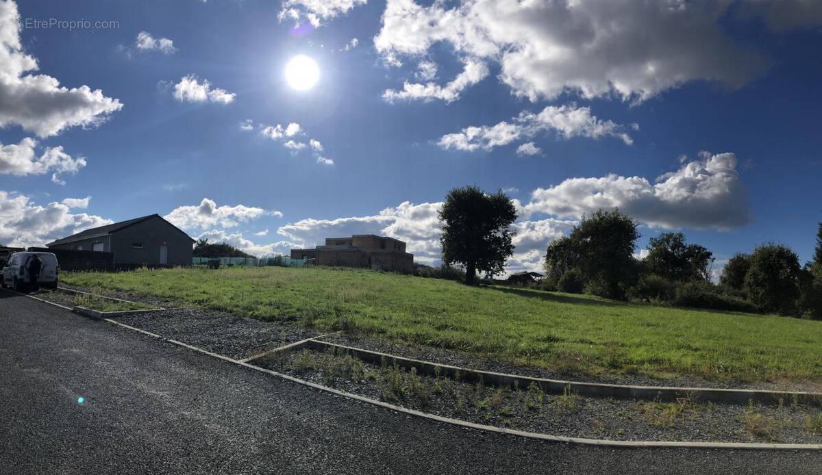 Terrain à BELLERIVE-SUR-ALLIER