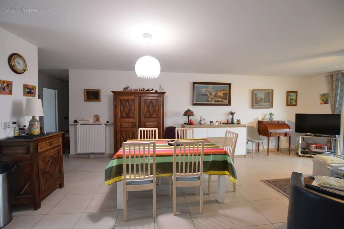 Appartement à MAUGUIO