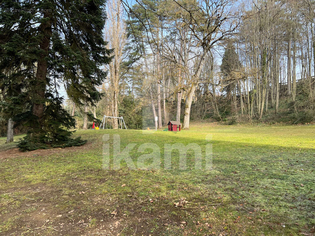 Appartement à CHARBONNIERES-LES-BAINS