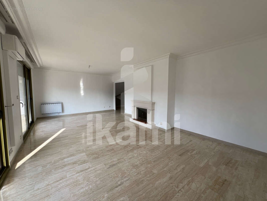 Appartement à CHARBONNIERES-LES-BAINS