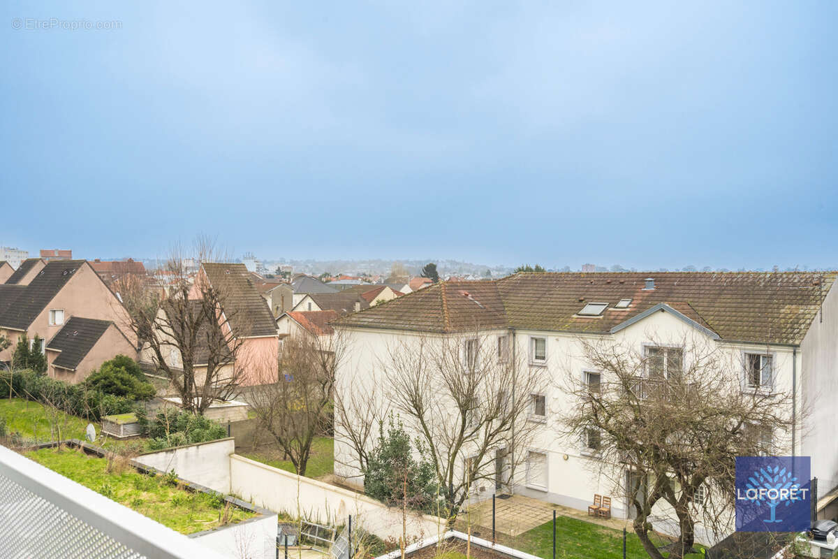 Appartement à LES PAVILLONS-SOUS-BOIS