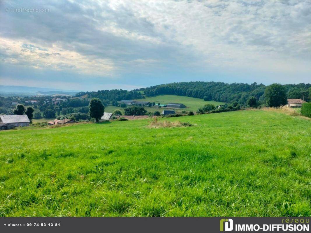 Terrain à SAINT-FLOUR