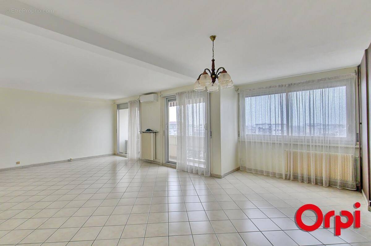 Appartement à LYON-8E