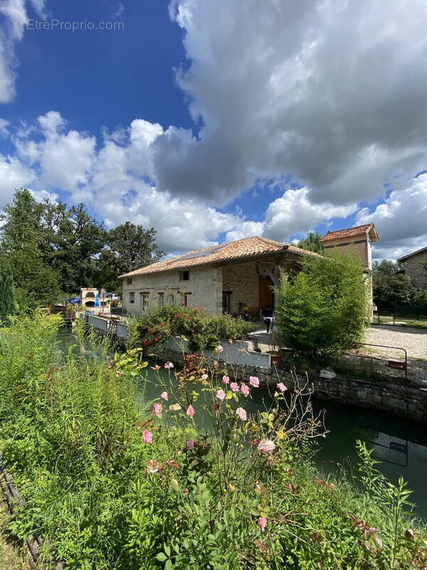 Maison à PUYLAROQUE