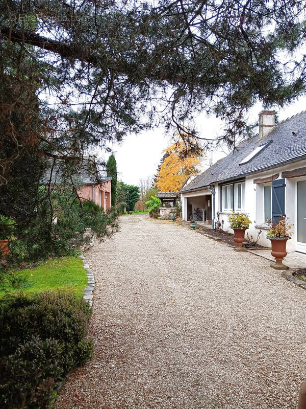 Maison à HOUDAN