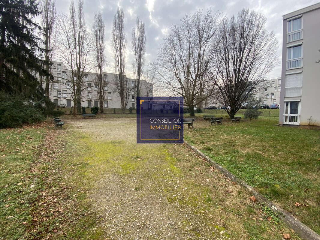 Appartement à SAINT-GENIS-LAVAL