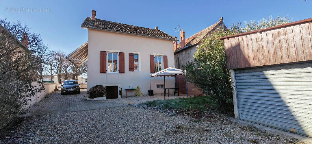 Maison à VARENNES-SUR-ALLIER