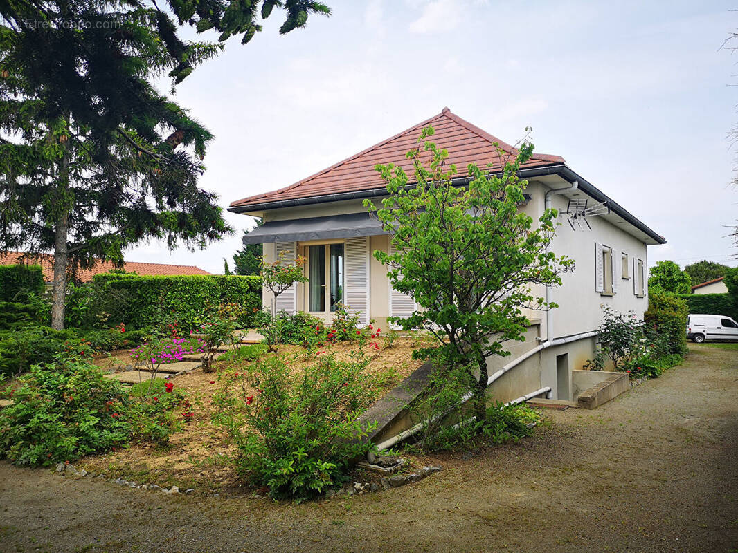 Maison à SAVIGNEUX