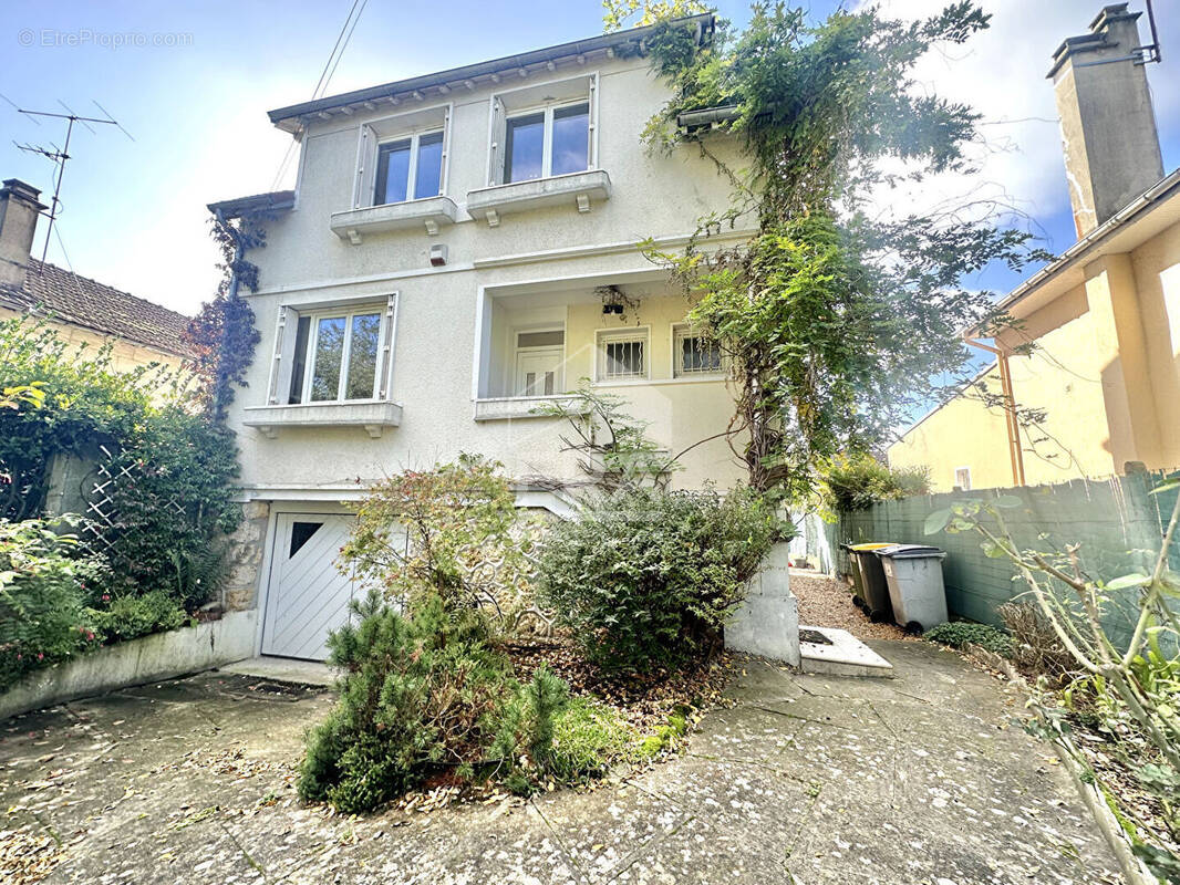 Maison à SARTROUVILLE