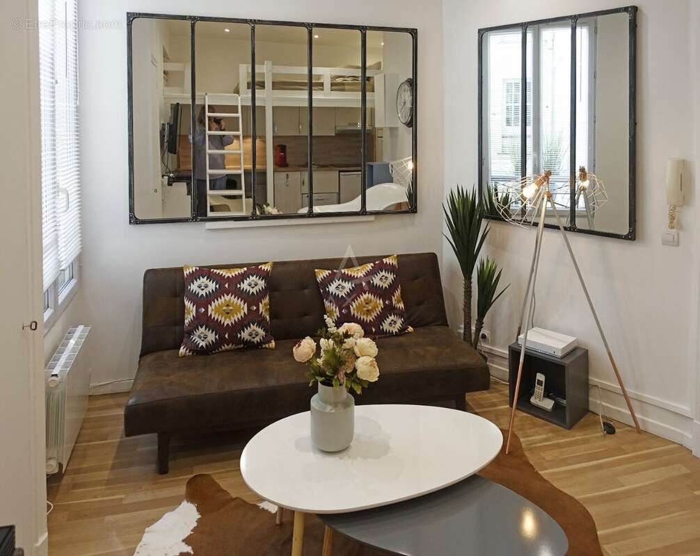 Appartement à PARIS-1E