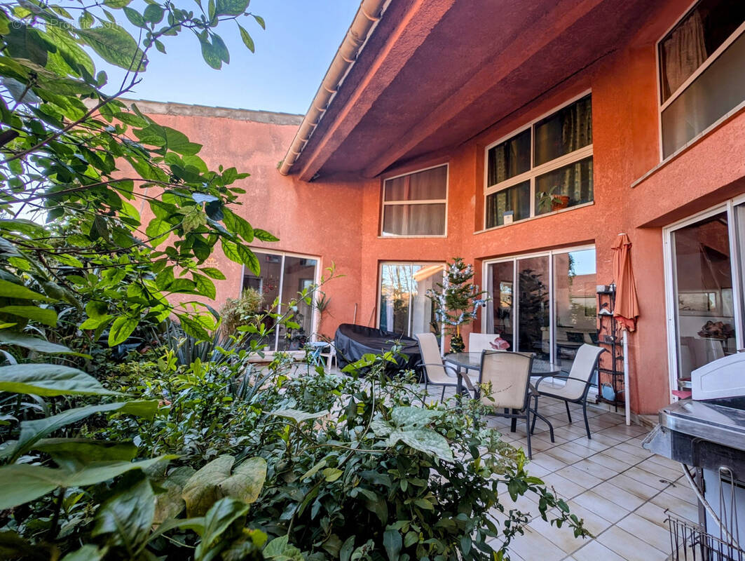 Appartement à LEZIGNAN-CORBIERES