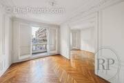 Appartement à PARIS-7E